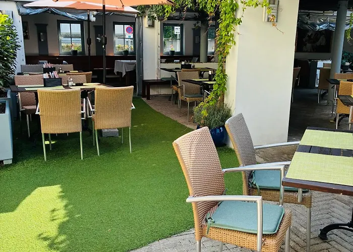 فندق Wirtshaus Roemerhof 3*